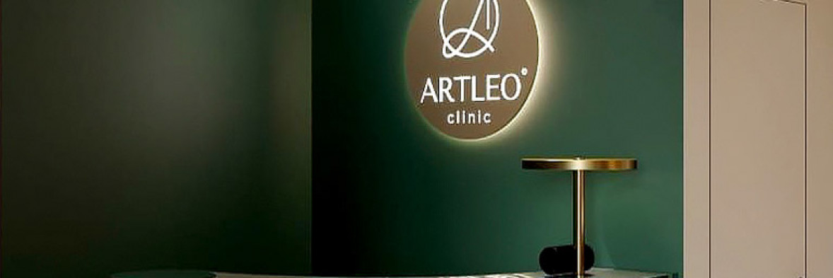Проектная работа в клинике косметологии «Artleo clinic» на Серебряническом пер., стойка reception из акрилового камня Staron